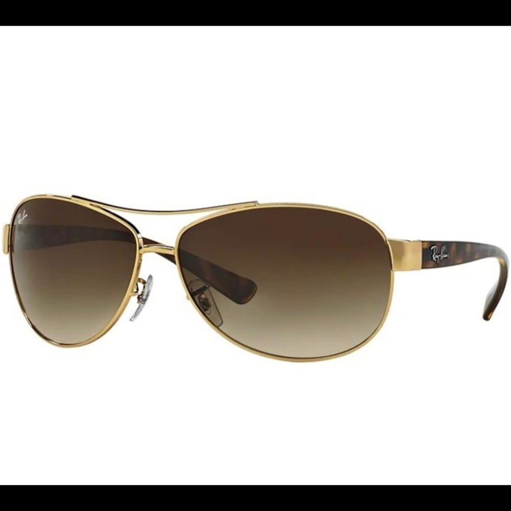 Aviator, retro yet sporty sunglasses look.